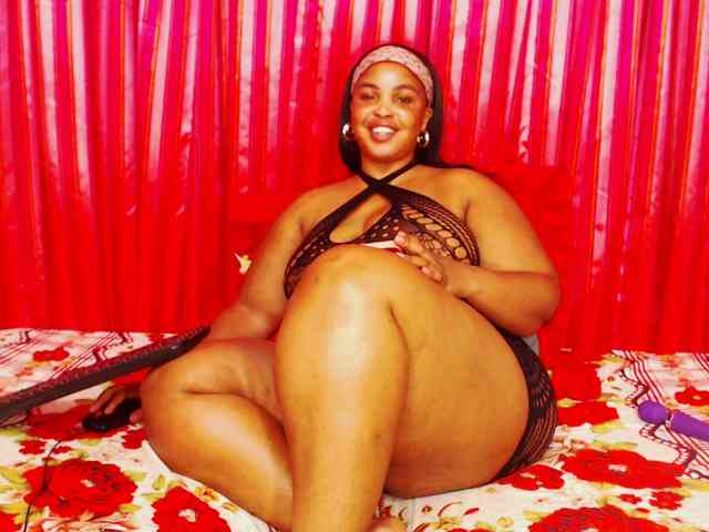 DivineBootyxxx webcam