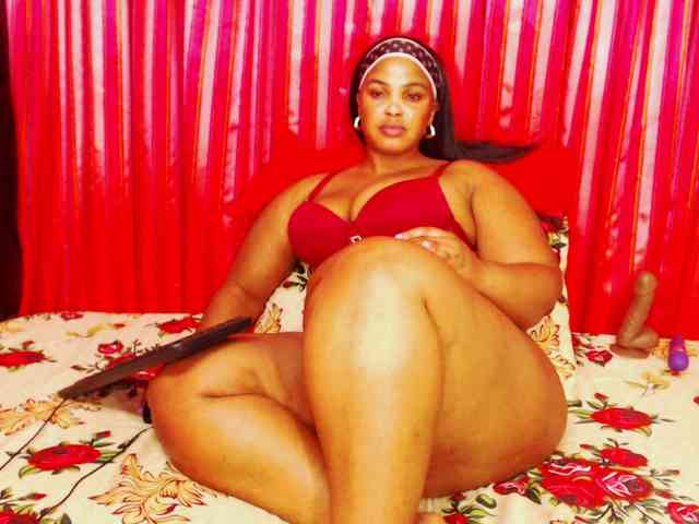 DivineBootyxxx webcam