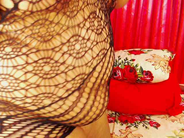 DivineBootyxxx webcam