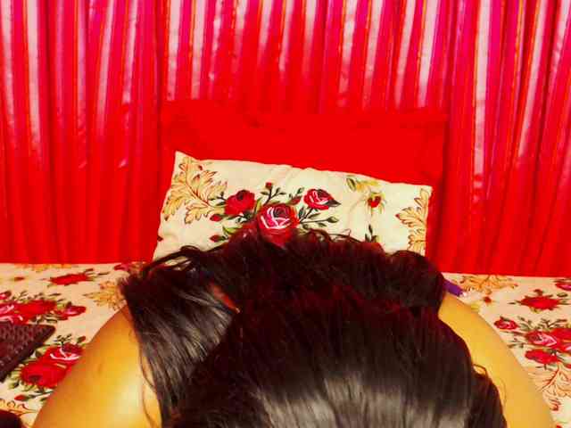 DivineBootyxxx webcam