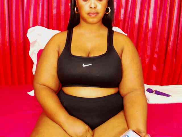 DivineBootyxxx webcam