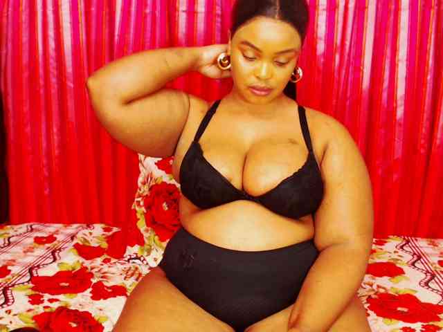 DivineBootyxxx webcam