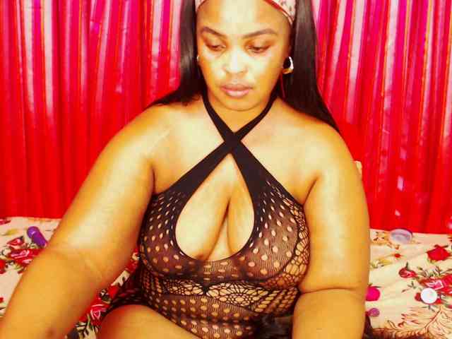 DivineBootyxxx webcam