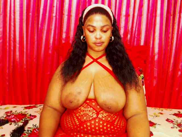 DivineBootyxxx webcam