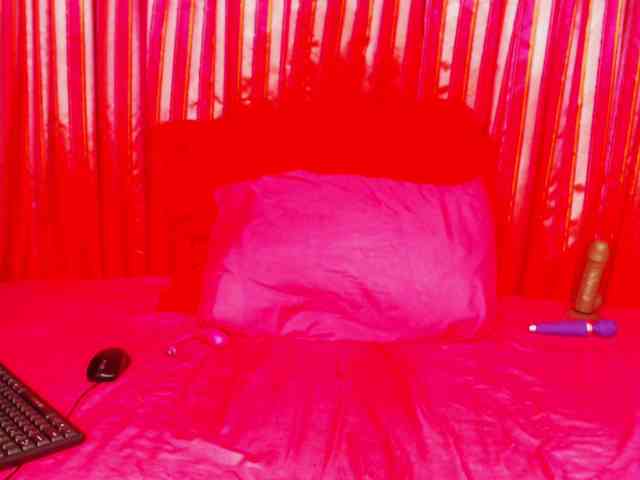 DivineBootyxxx webcam