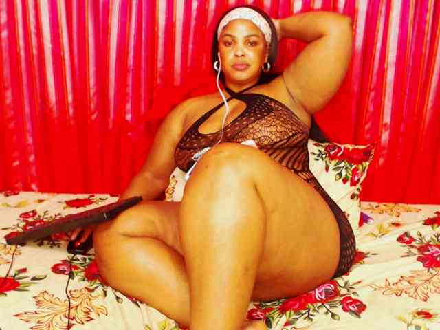 DivineBootyxxx webcam