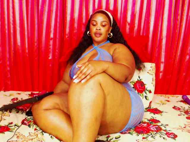 DivineBootyxxx webcam