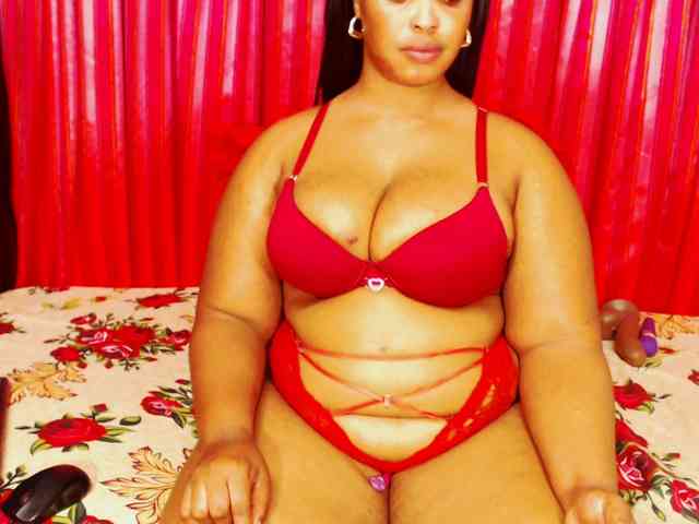 DivineBootyxxx webcam
