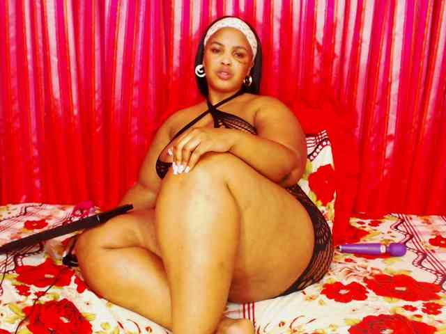 DivineBootyxxx webcam