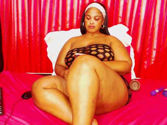 DivineBootyxxx webcam