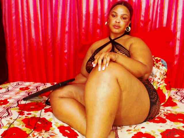 DivineBootyxxx webcam