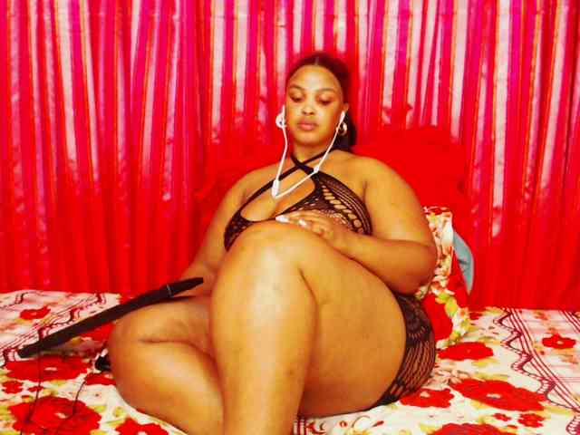 DivineBootyxxx webcam