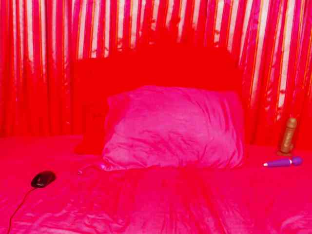 DivineBootyxxx webcam