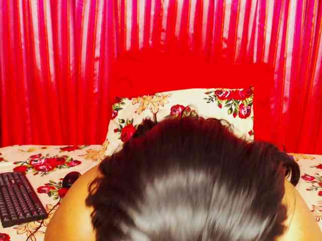 DivineBootyxxx webcam