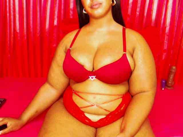 DivineBootyxxx webcam