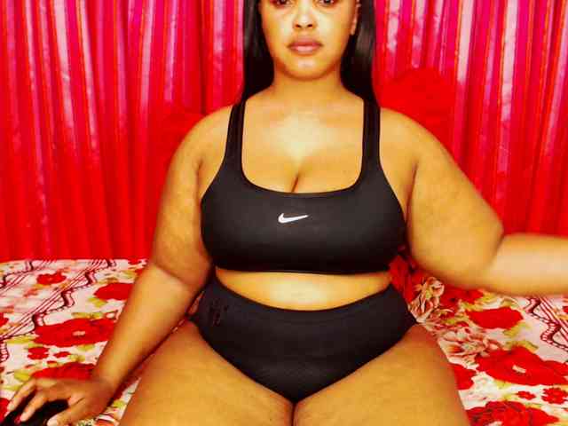 DivineBootyxxx webcam