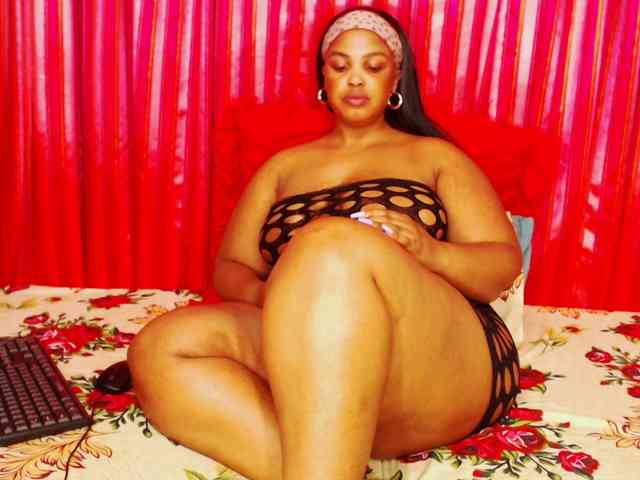 DivineBootyxxx webcam