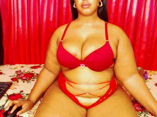 DivineBootyxxx webcam