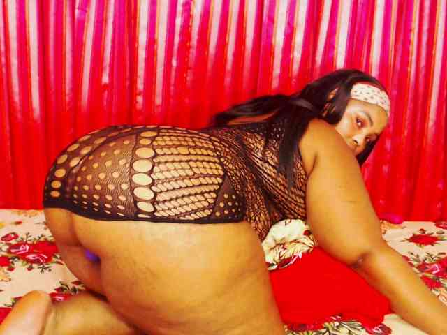 DivineBootyxxx webcam