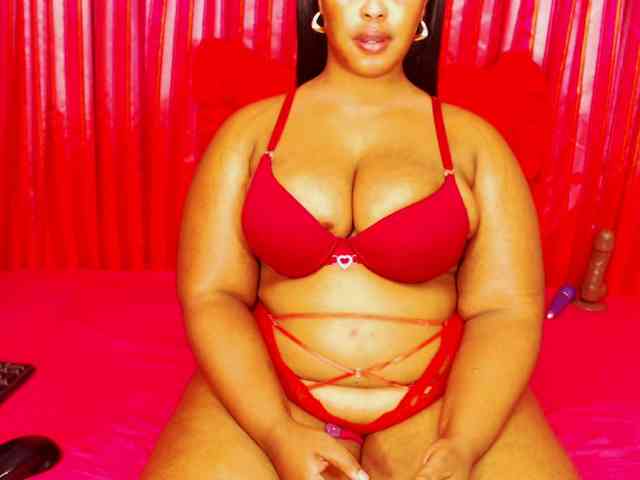 DivineBootyxxx webcam