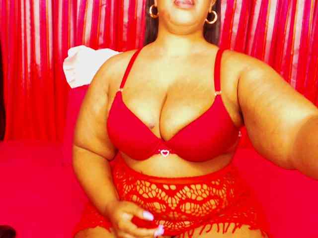 DivineBootyxxx webcam