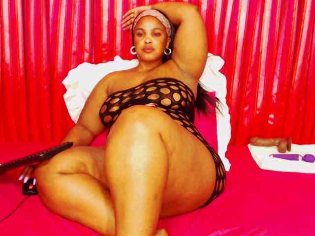 DivineBootyxxx webcam