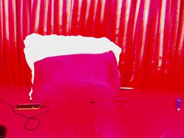 DivineBootyxxx webcam