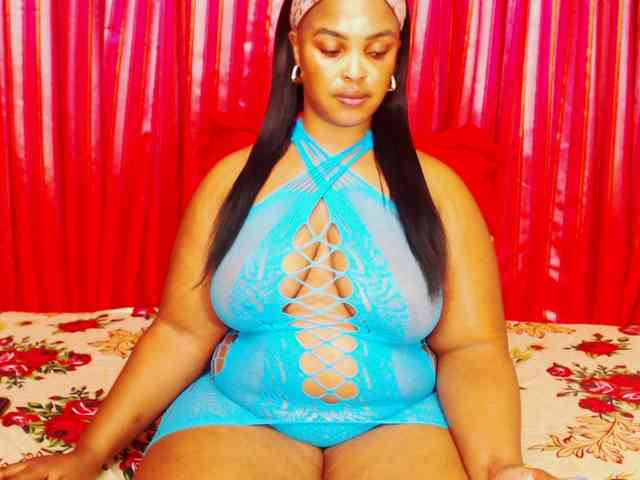 DivineBootyxxx webcam