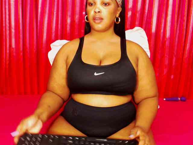 DivineBootyxxx webcam