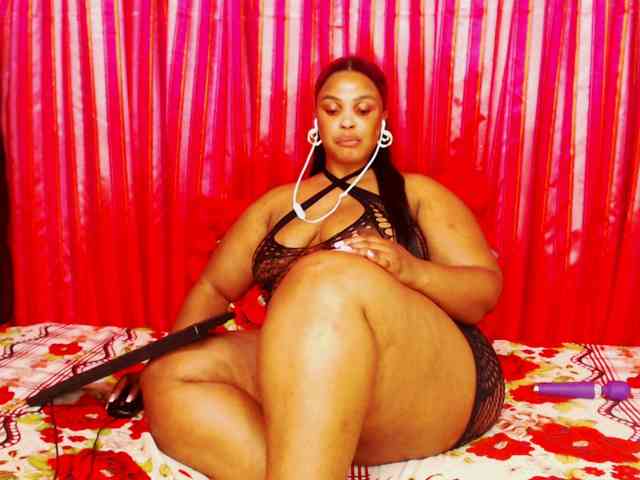 DivineBootyxxx webcam