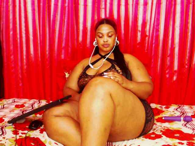 DivineBootyxxx webcam
