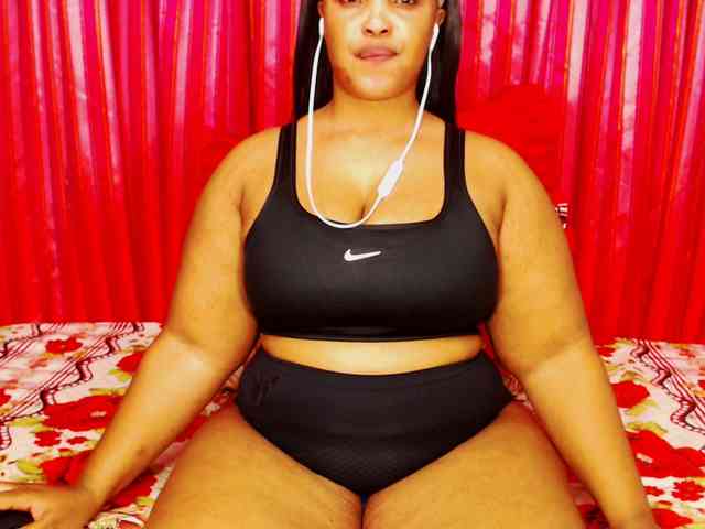 DivineBootyxxx webcam