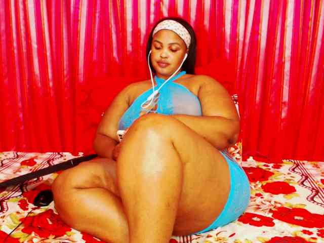 DivineBootyxxx webcam