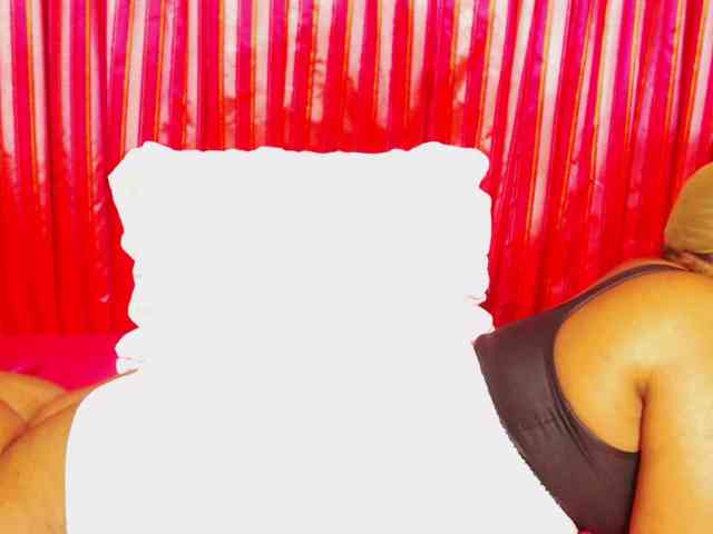 DivineBootyxxx webcam