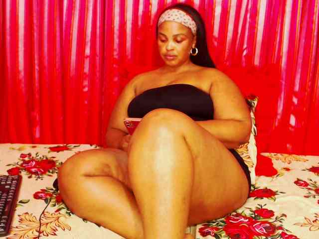 DivineBootyxxx webcam