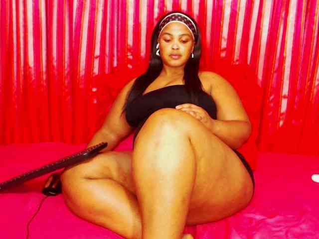 DivineBootyxxx webcam