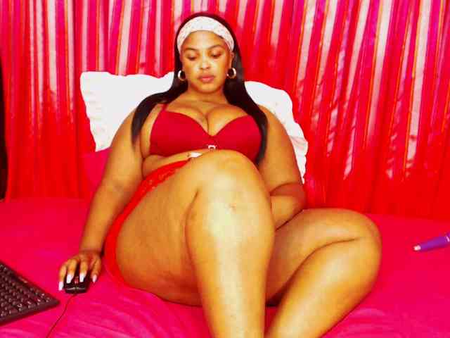 DivineBootyxxx webcam