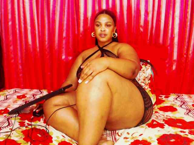 DivineBootyxxx webcam