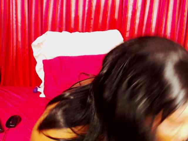 DivineBootyxxx webcam