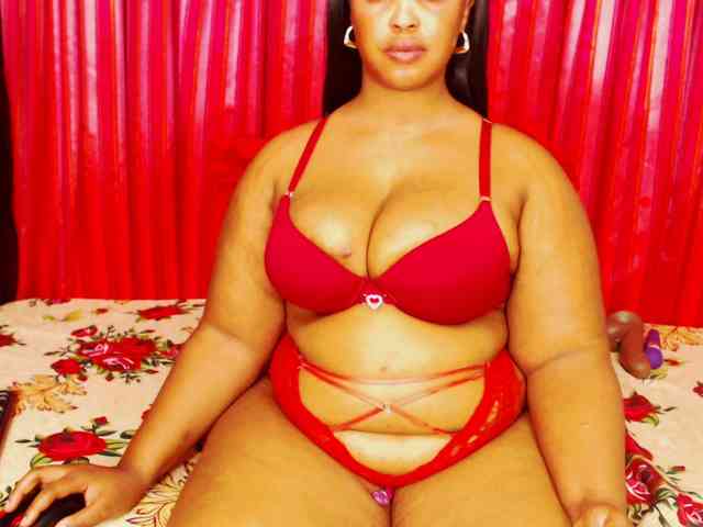 DivineBootyxxx webcam