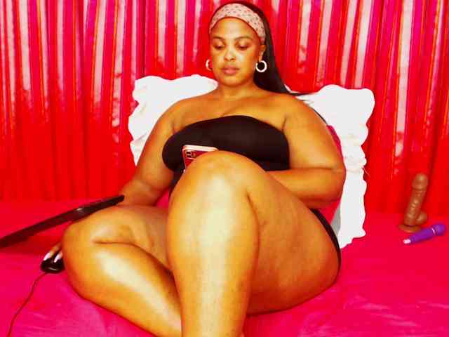 DivineBootyxxx webcam