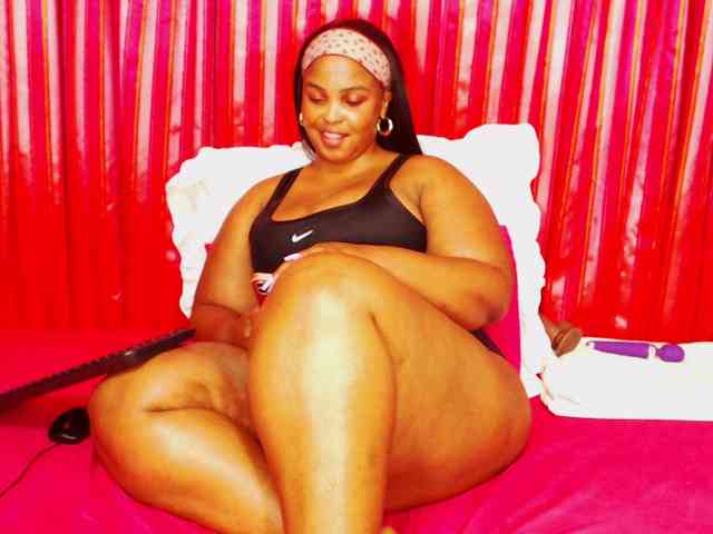 DivineBootyxxx webcam