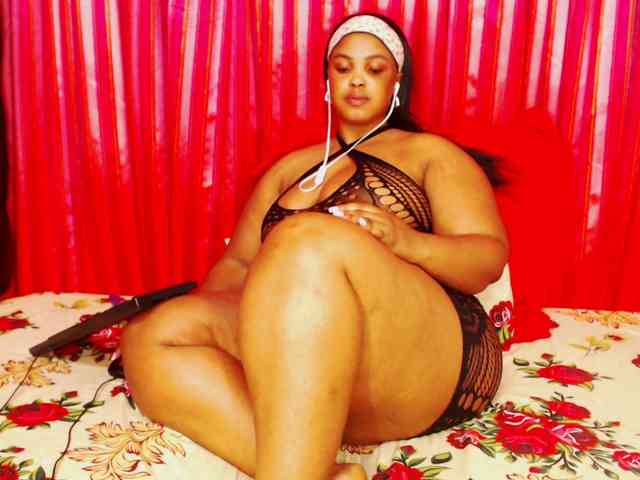 DivineBootyxxx webcam