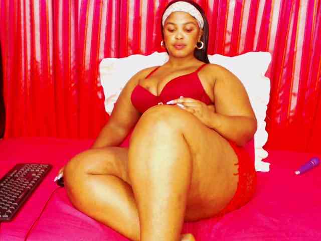 DivineBootyxxx webcam