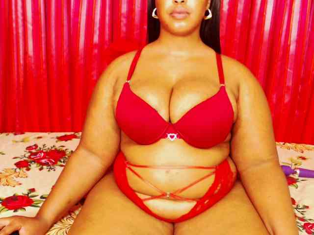 DivineBootyxxx webcam