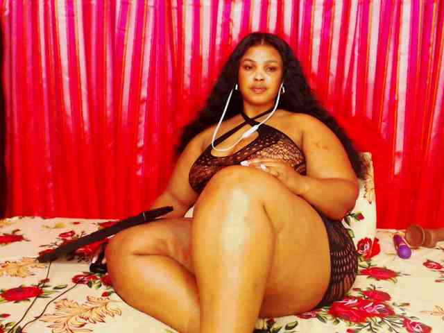DivineBootyxxx webcam