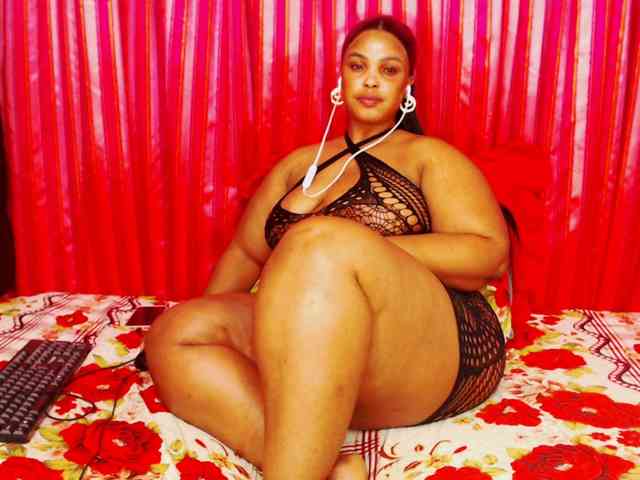 DivineBootyxxx webcam
