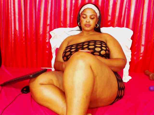 DivineBootyxxx webcam