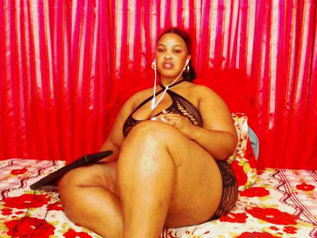 DivineBootyxxx webcam