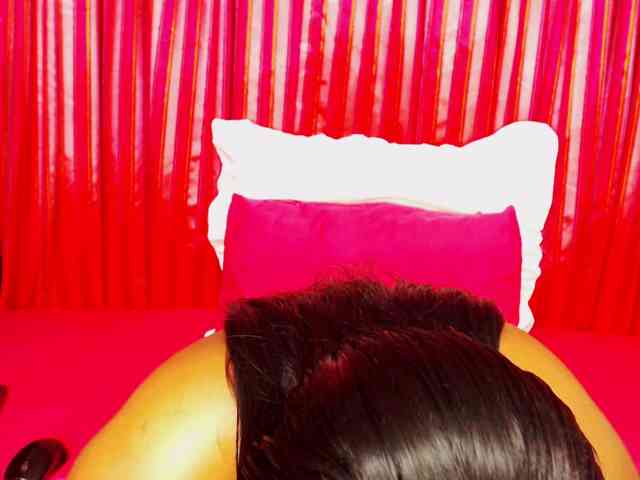 DivineBootyxxx webcam